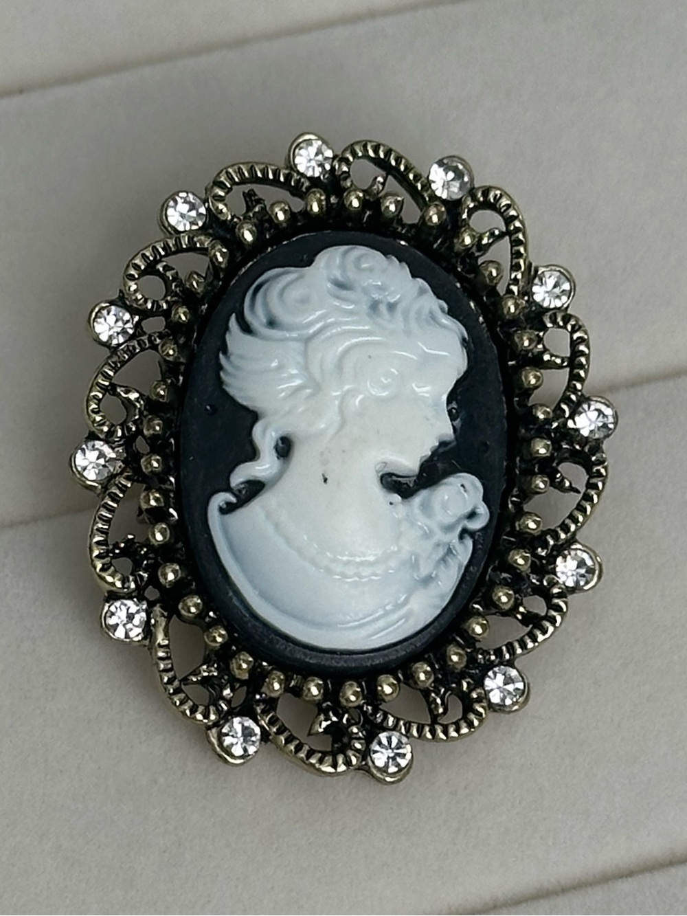 Vintage Baroque Black & White Cameo Brooch